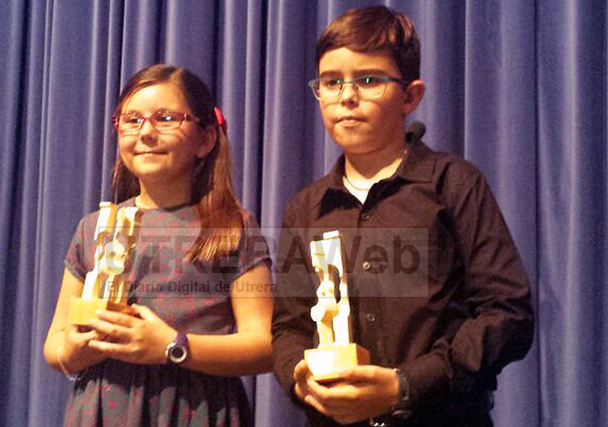 Los alumnos premiados del Conservatorio de Música de Utrera en el Concurso Nacional de Mairena, María Rodrigo y Álvaro Bernal.
