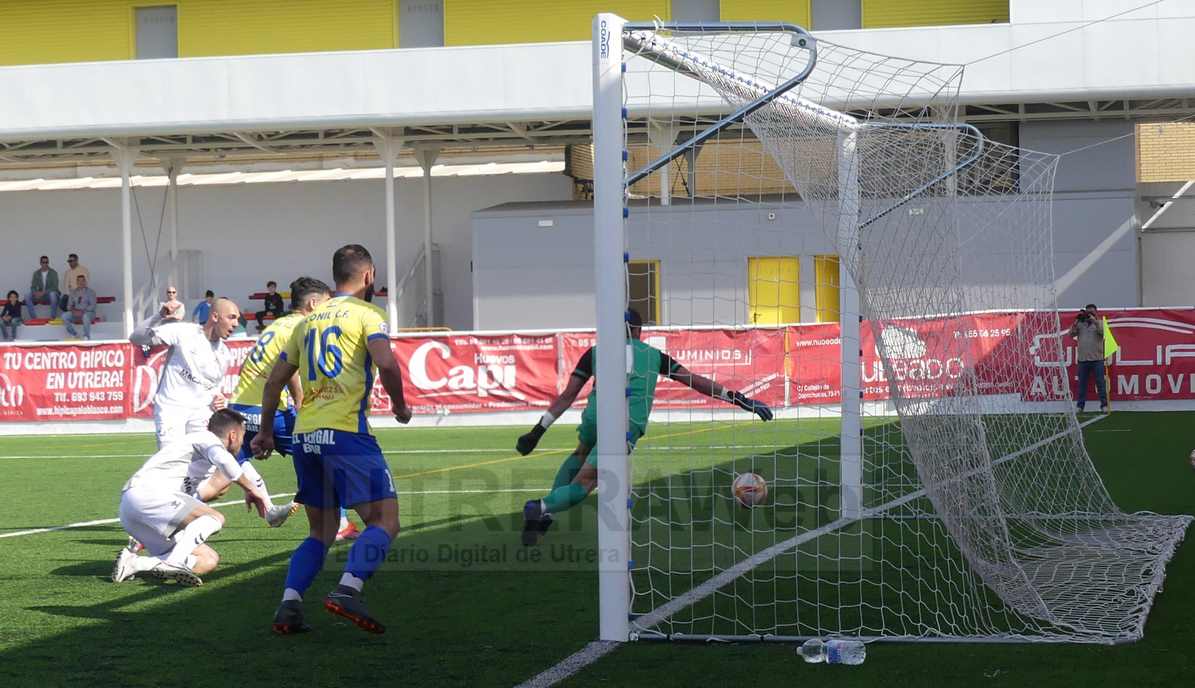 El C.D. Utrera se rencuentra con el gol y gana de forma clara y merecida  4-1 al Conil C.F. (con video): UTRERAWeb. Noticias de Utrera